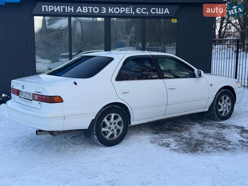 Седан Toyota Camry 1997 в Хмельницком