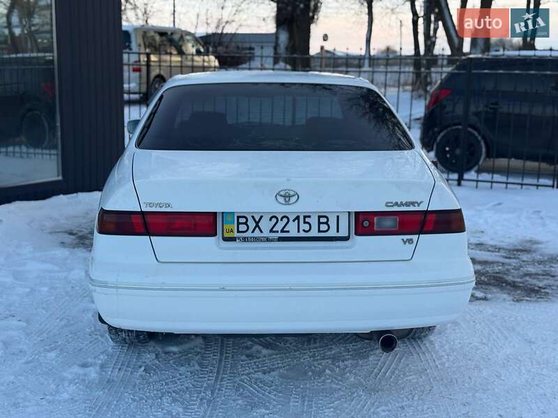 Седан Toyota Camry 1997 в Хмельницком