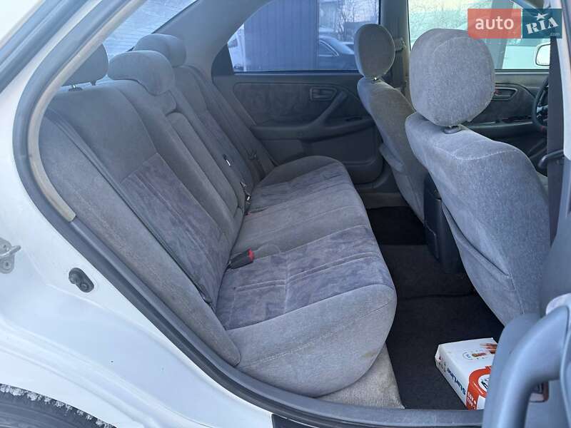 Седан Toyota Camry 1997 в Хмельницком