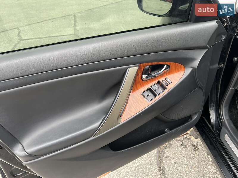 Седан Toyota Camry 2008 в Днепре