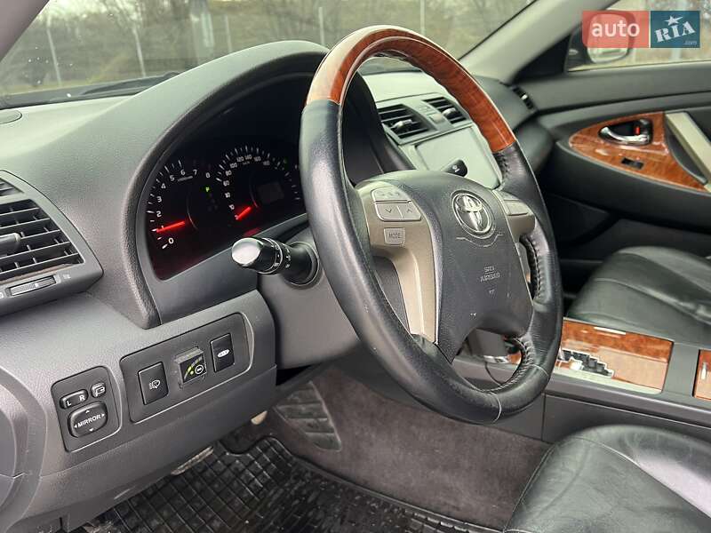 Седан Toyota Camry 2008 в Днепре