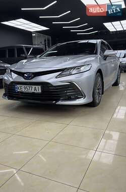 Седан Toyota Camry 2023 в Дніпрі