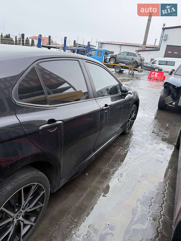 Седан Toyota Camry 2022 в Киеве