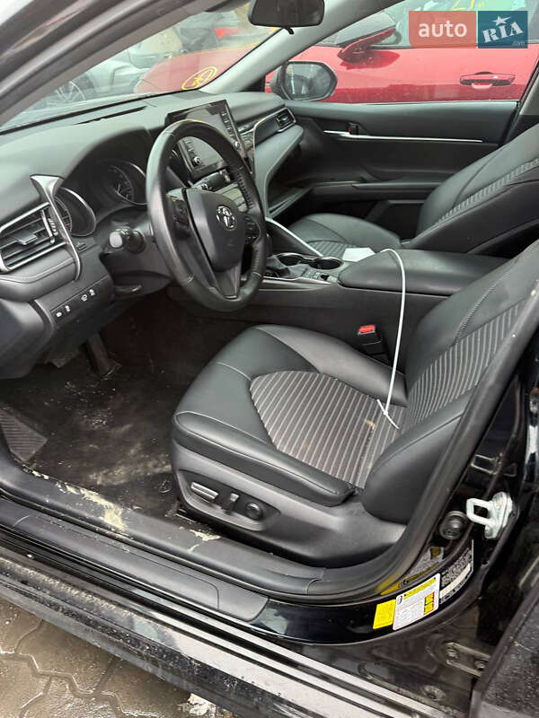 Седан Toyota Camry 2022 в Киеве