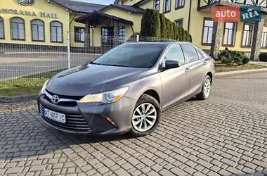 Седан Toyota Camry 2016 в Львові