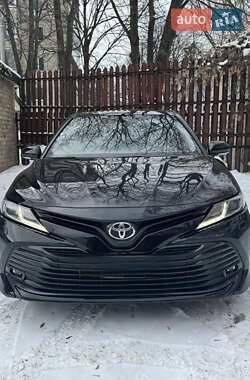 Седан Toyota Camry 2019 в Киеве