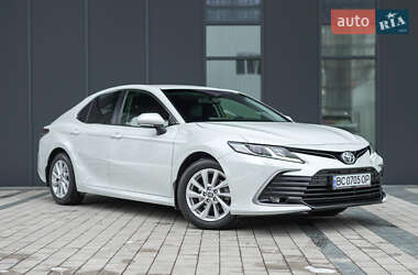Седан Toyota Camry 2022 в Львове
