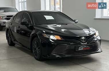 Седан Toyota Camry 2019 в Полтаве