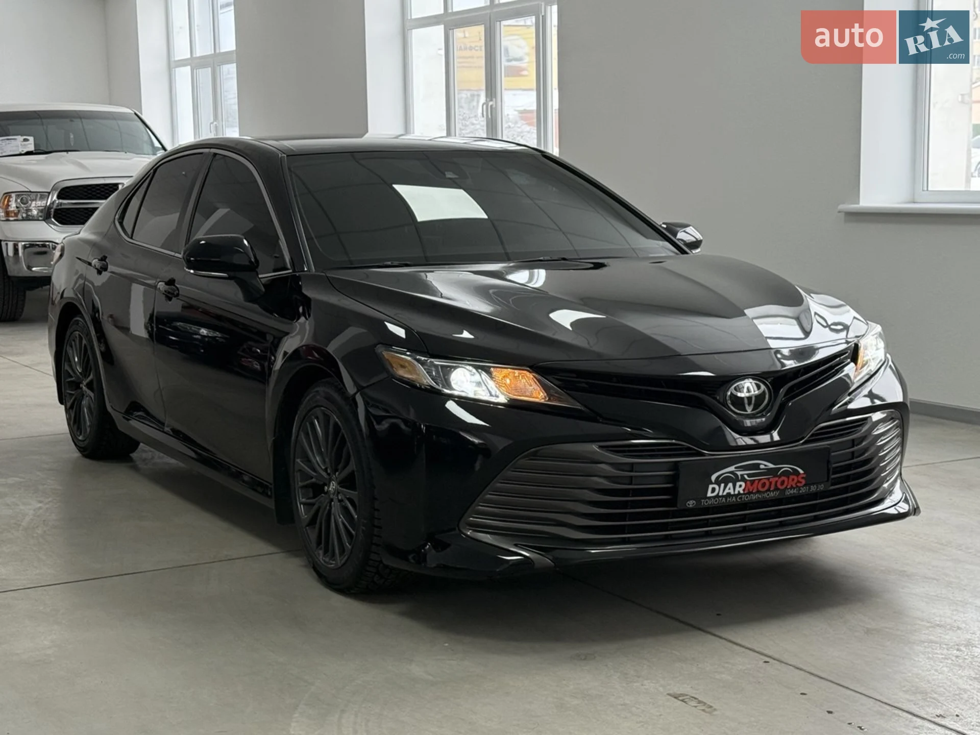 2019 Toyota Camry - фото 1