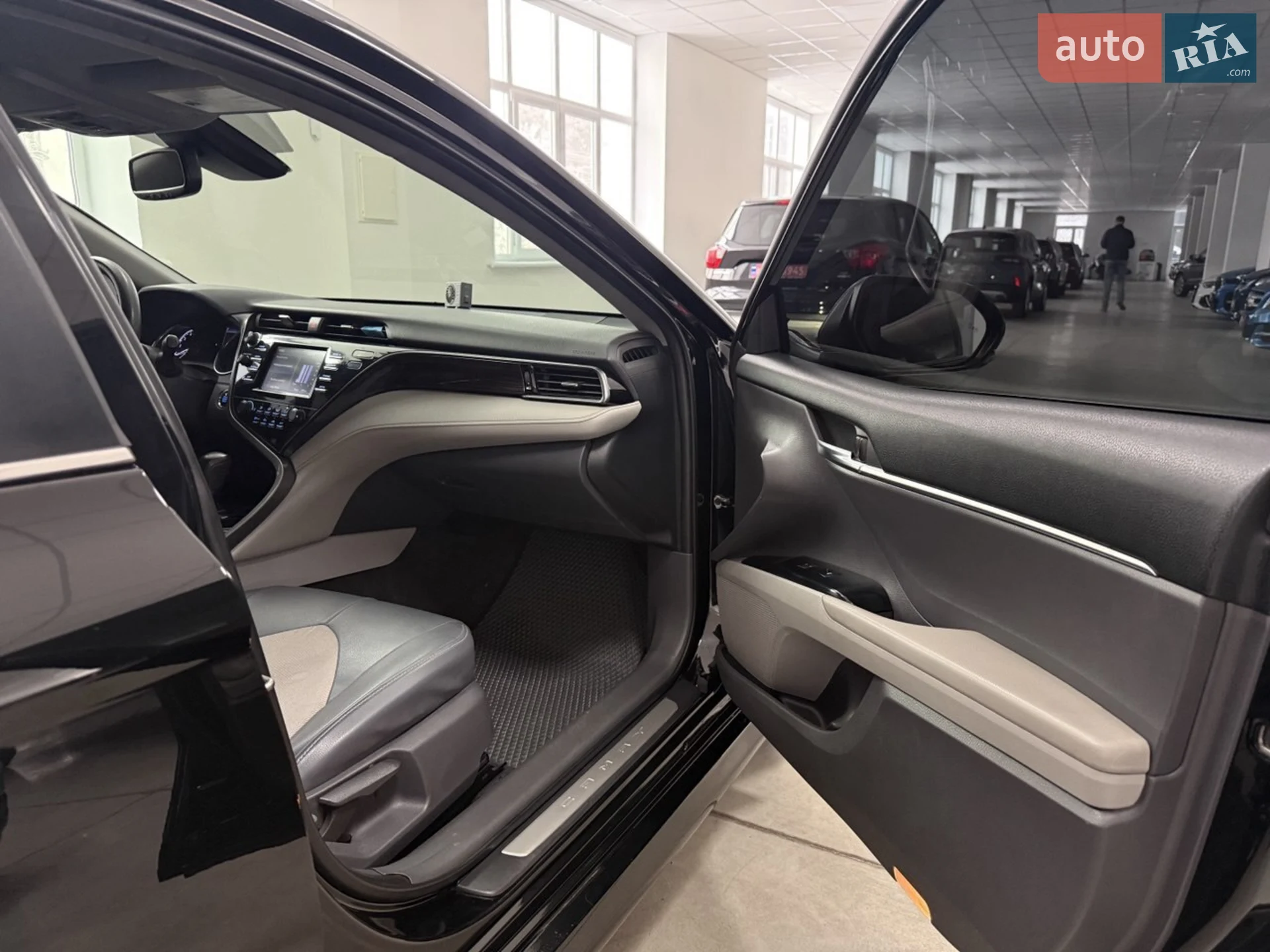 2019 Toyota Camry - мініатюра 17