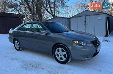 Седан Toyota Camry 2004 в Днепре