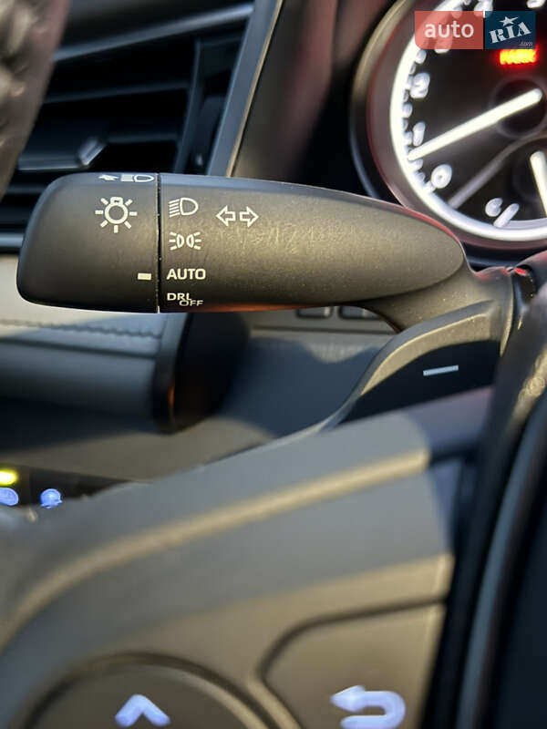 Седан Toyota Camry 2023 в Киеве