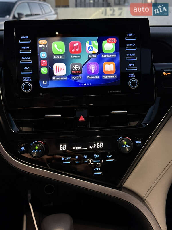 Седан Toyota Camry 2023 в Киеве
