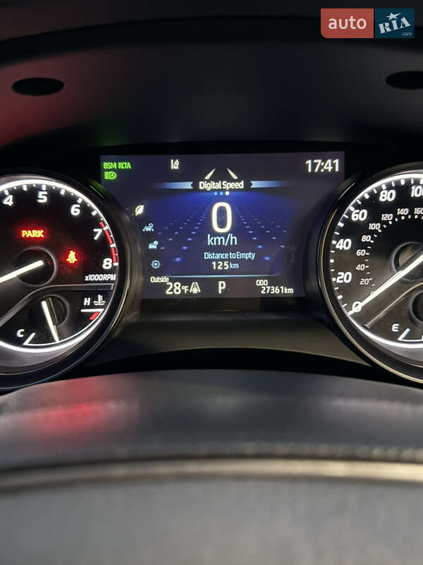 Седан Toyota Camry 2023 в Киеве