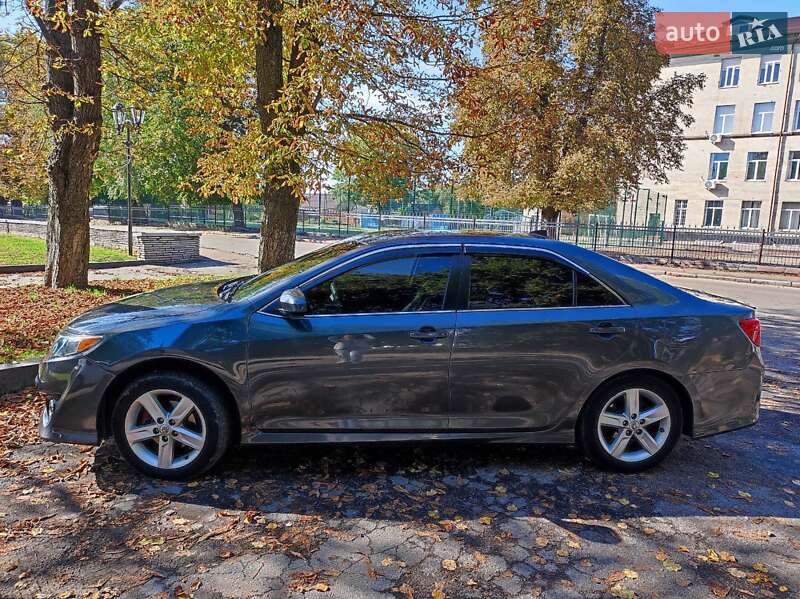 Седан Toyota Camry 2013 в Коростышеве