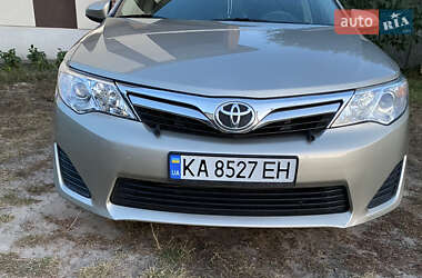 Седан Toyota Camry 2013 в Києві