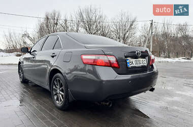 Седан Toyota Camry 2008 в Рівному