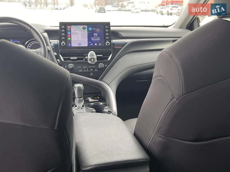 Седан Toyota Camry 2023 в Киеве