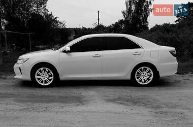 Седан Toyota Camry 2015 в Кременчуге