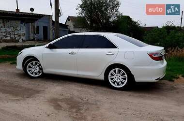 Седан Toyota Camry 2015 в Кременчуге