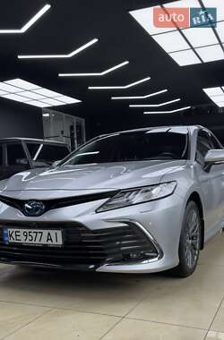 Седан Toyota Camry 2023 в Дніпрі