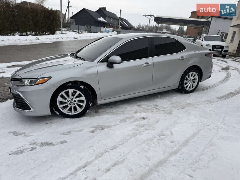 Седан Toyota Camry 2023 в Борщеве