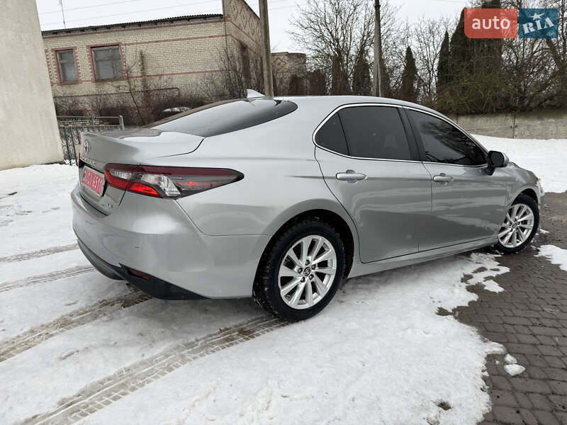 Седан Toyota Camry 2023 в Борщеве