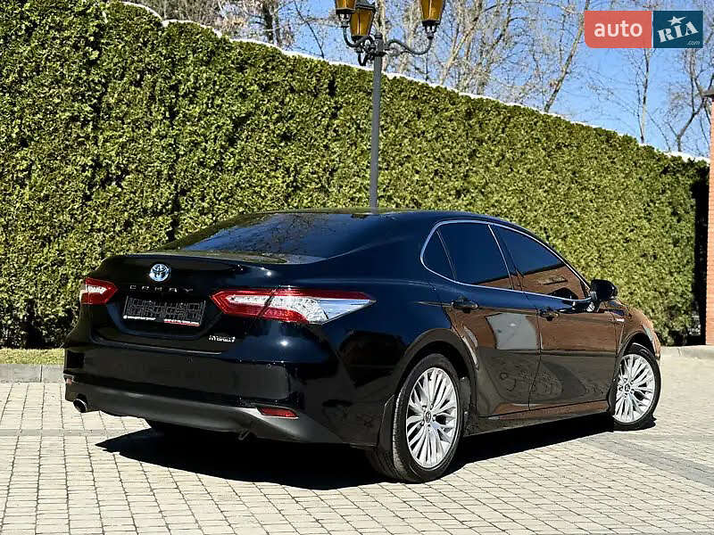 Седан Toyota Camry 2019 в Львове