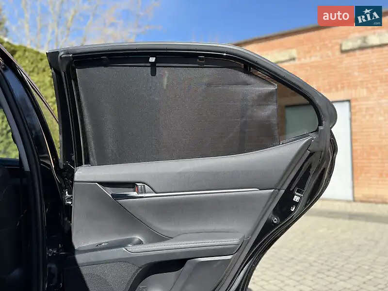 Седан Toyota Camry 2019 в Львове