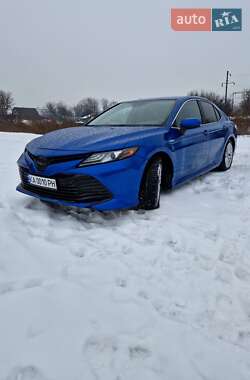 Седан Toyota Camry 2020 в Киеве
