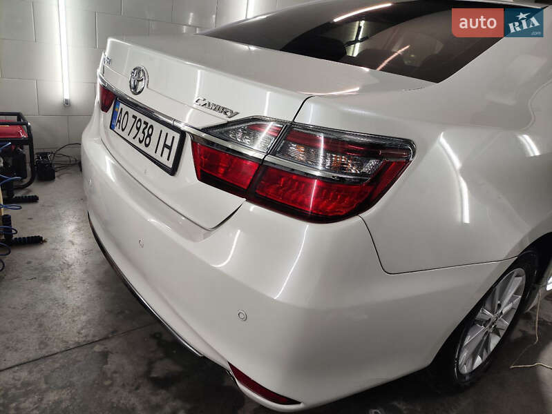 Седан Toyota Camry 2016 в Киеве