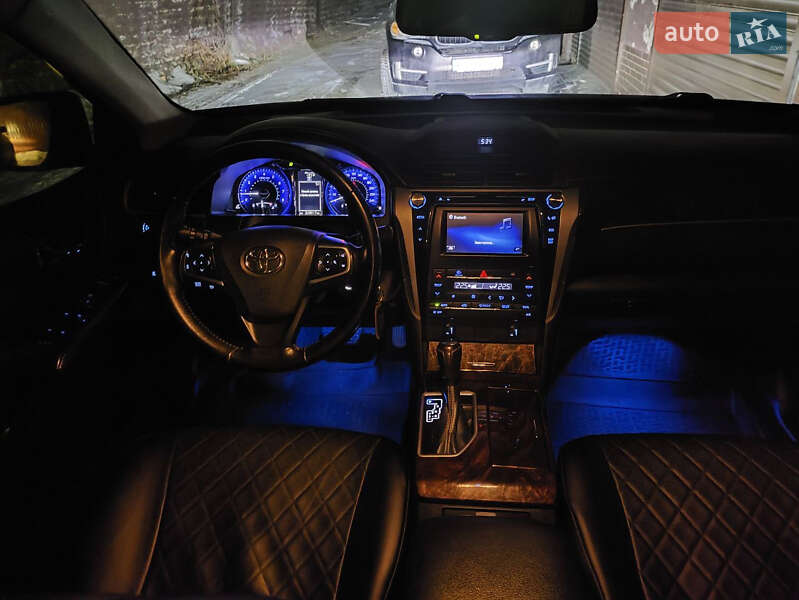 Седан Toyota Camry 2016 в Киеве