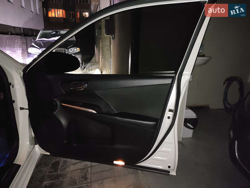 Седан Toyota Camry 2016 в Киеве