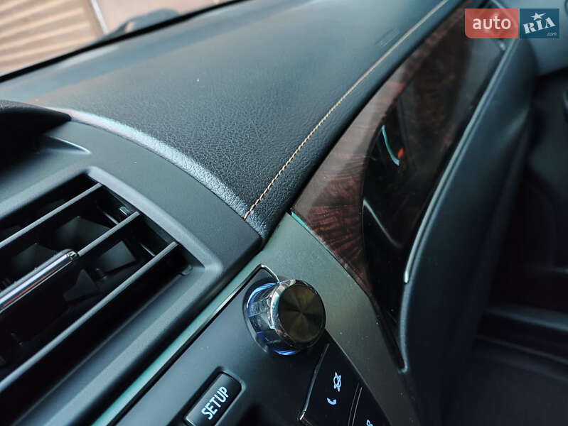 Седан Toyota Camry 2016 в Киеве