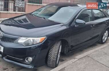 Седан Toyota Camry 2014 в Вышгороде
