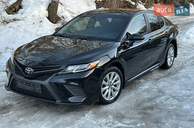 Седан Toyota Camry 2017 в Києві