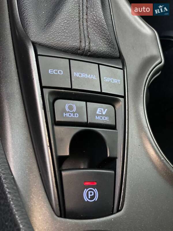 Седан Toyota Camry 2020 в Киеве