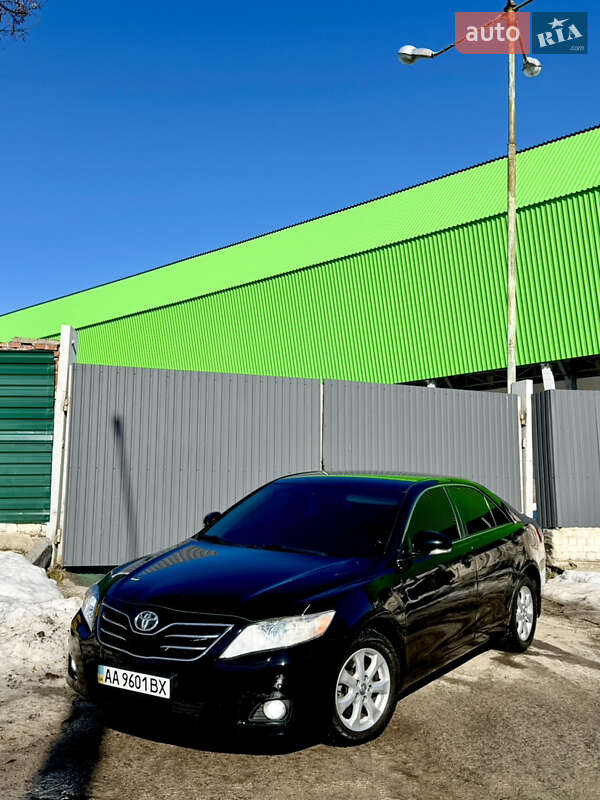 Седан Toyota Camry 2010 в Житомире