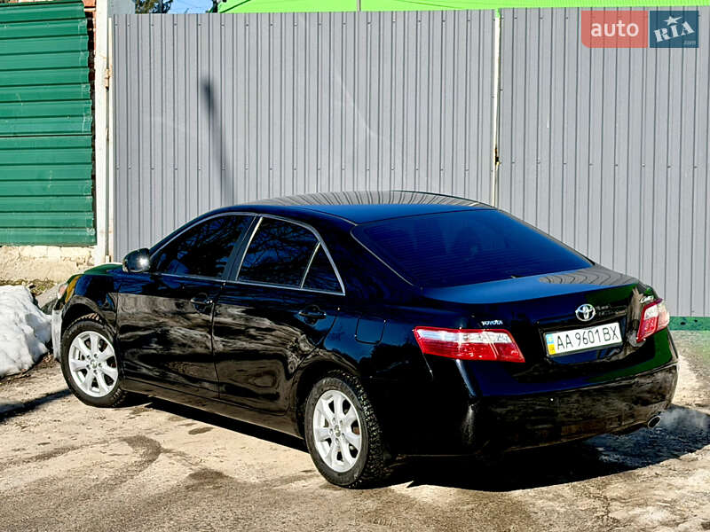 Седан Toyota Camry 2010 в Житомире