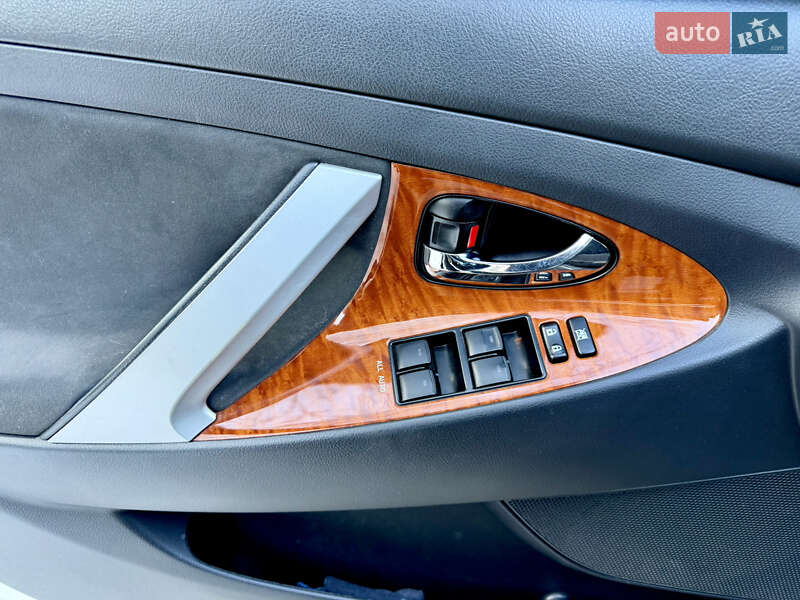 Седан Toyota Camry 2010 в Житомире