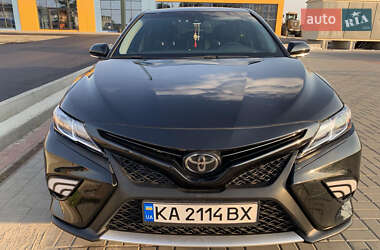Седан Toyota Camry 2017 в Киеве