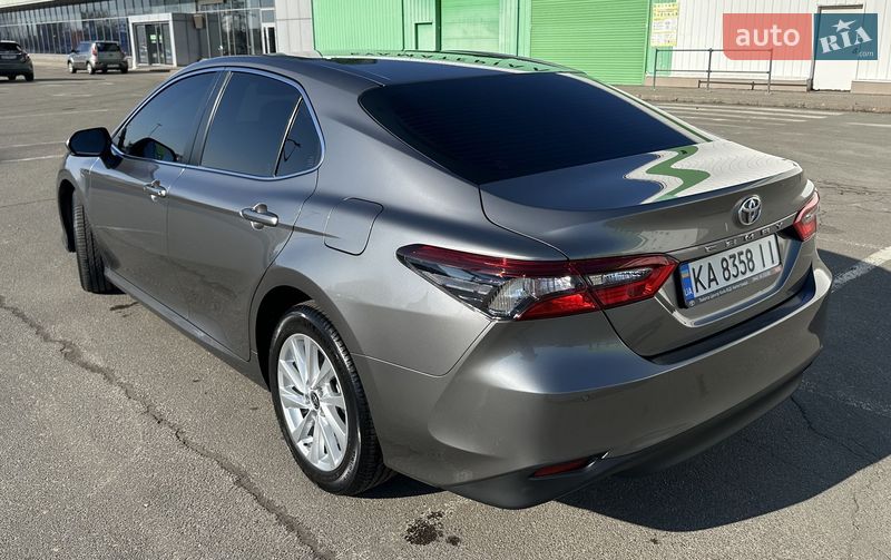Седан Toyota Camry 2023 в Киеве