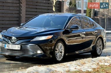 Седан Toyota Camry 2018 в Киеве