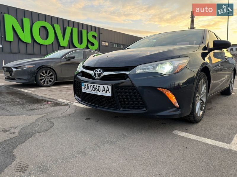 Седан Toyota Camry 2017 в Киеве
