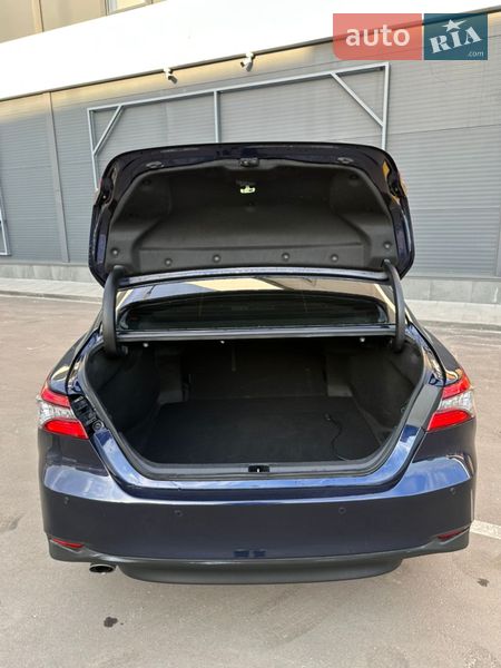 Седан Toyota Camry 2021 в Киеве