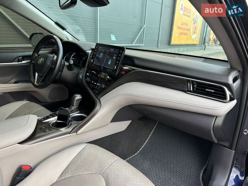 Седан Toyota Camry 2021 в Киеве