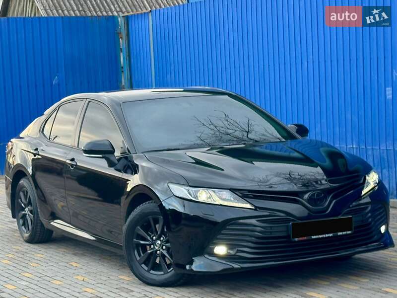 Седан Toyota Camry 2018 в Днепре