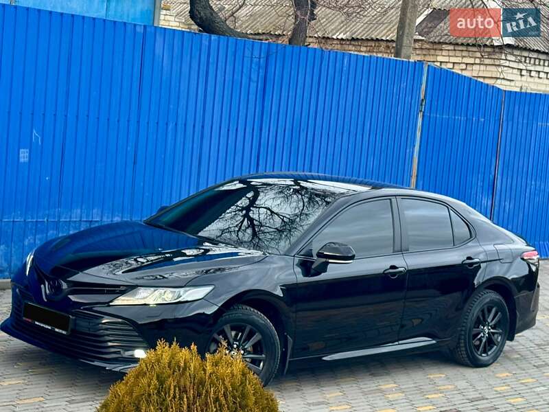 Седан Toyota Camry 2018 в Днепре