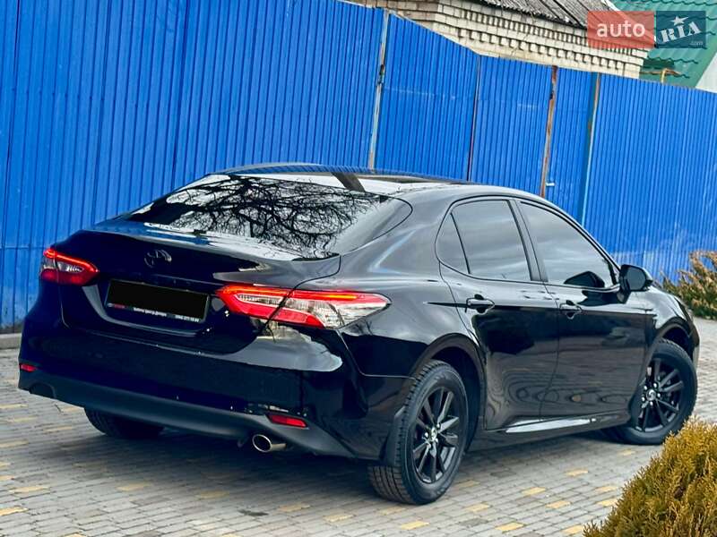 Седан Toyota Camry 2018 в Днепре