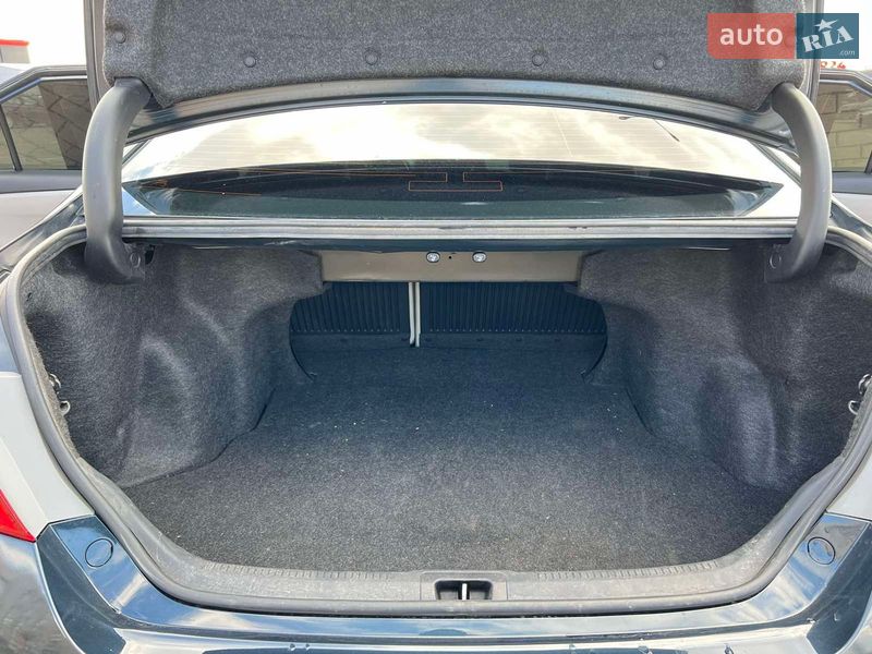 Седан Toyota Camry 2016 в Виннице